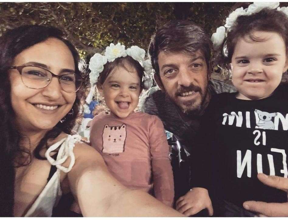 שרון אלוני קוניו, בעלה אמה ויולי קוניו