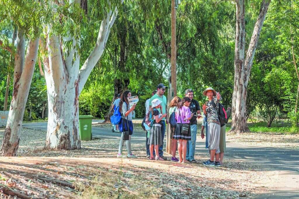 לחבר את האדם לסביבה, סיור צפרות. | בוני שיינמן, ארכיון קק"ל