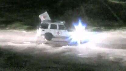 אמבולנס נושא חטופים לישראל. | AFP