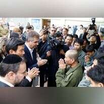 שרי החוץ של תאילנד וישראל עם התאילנדים שנחפטו לעזה. | גדעון שרון, משרד החוץ