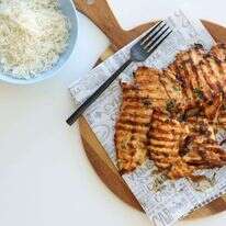 חזה עוף צלוי במרינדה אסייתית. | אפרת ליכטנשטט חזה עוף צלוי במרינדה אסייתית. | אפרת ליכטנשטט