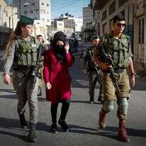 מחבלת פלסטינית שנעצרה לאחר שניסתה לבצע פיגוע דקירה. | ויסמן השלמון, פלאש 90