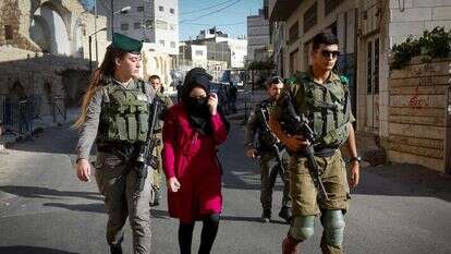 מחבלת פלסטינית שנעצרה לאחר שניסתה לבצע פיגוע דקירה. | ויסמן השלמון, פלאש 90