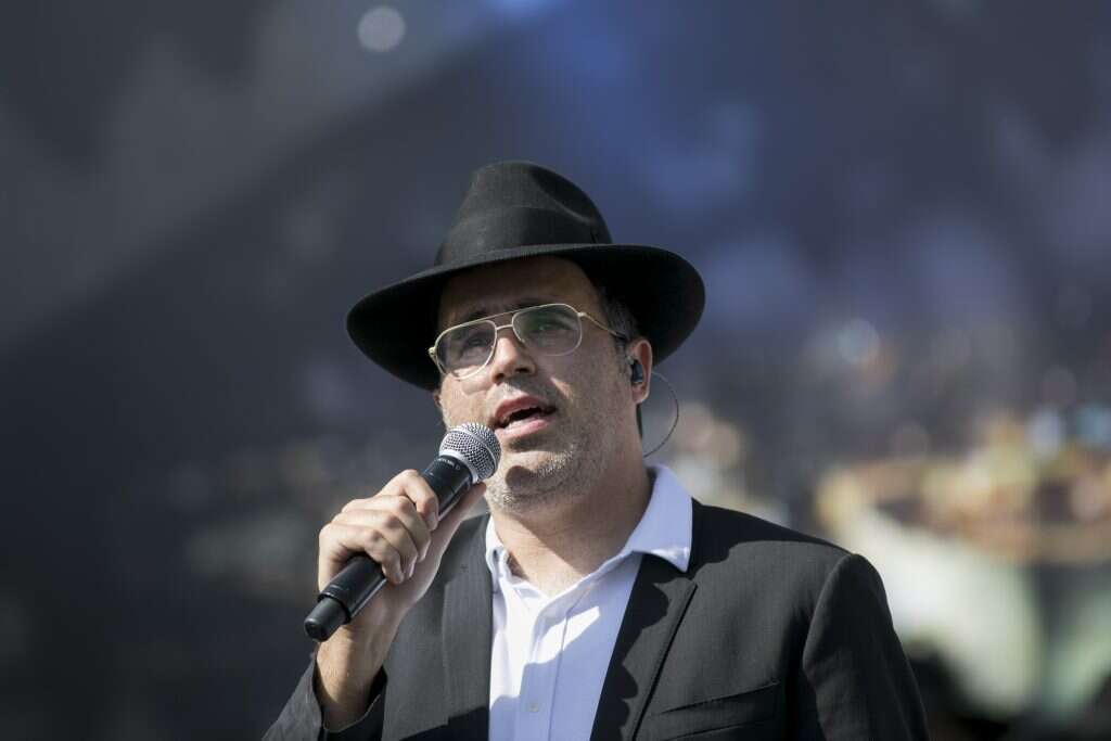 אמנים שהתגייסו ברגע. יעקב שוואקי. | יונתן זינדל, פלאש 90 אמנים שהתגייסו ברגע. יעקב שוואקי. | יונתן זינדל, פלאש 90