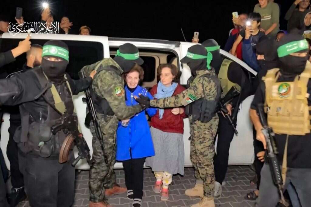 אירנה טטי וילנה טרופנוב משוחררות משבי חמאס. | AFP