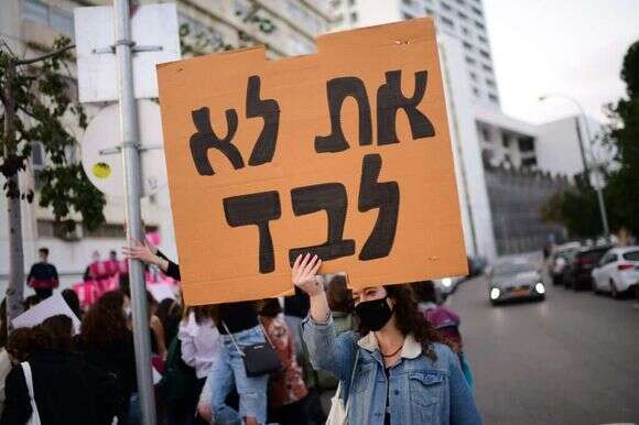 מחאה נגד ירין שרף, שהואשם ביחסים אסורים בהסכמה, הטרדה מינית, איומים ותקיפה של ילדה בת 13. | תומר נויברג, פלאש 90