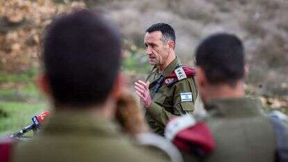 הרמטכ"ל הרצי הלוי בביקור בגבול הצפון. | דוד כהן/פלאש 90 הרמטכ"ל הרצי הלוי בביקור בגבול הצפון. | דוד כהן/פלאש 90