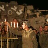 הדלקת נרות במהלך "עופרת יצוקה", 2008. | מרים צחי הדלקת נרות במהלך "עופרת יצוקה", 2008. | מרים צחי