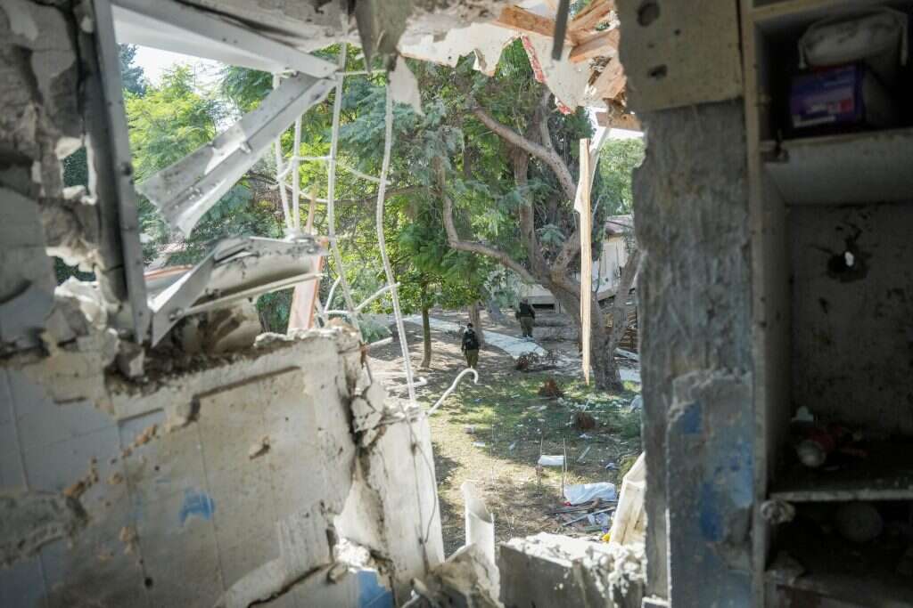 ההרס שנגרם על ידי מחבלי חמאס בקיבוץ כיסופים ב-7 באוקטובר 2023. | אריק מרמור, פלאש 90