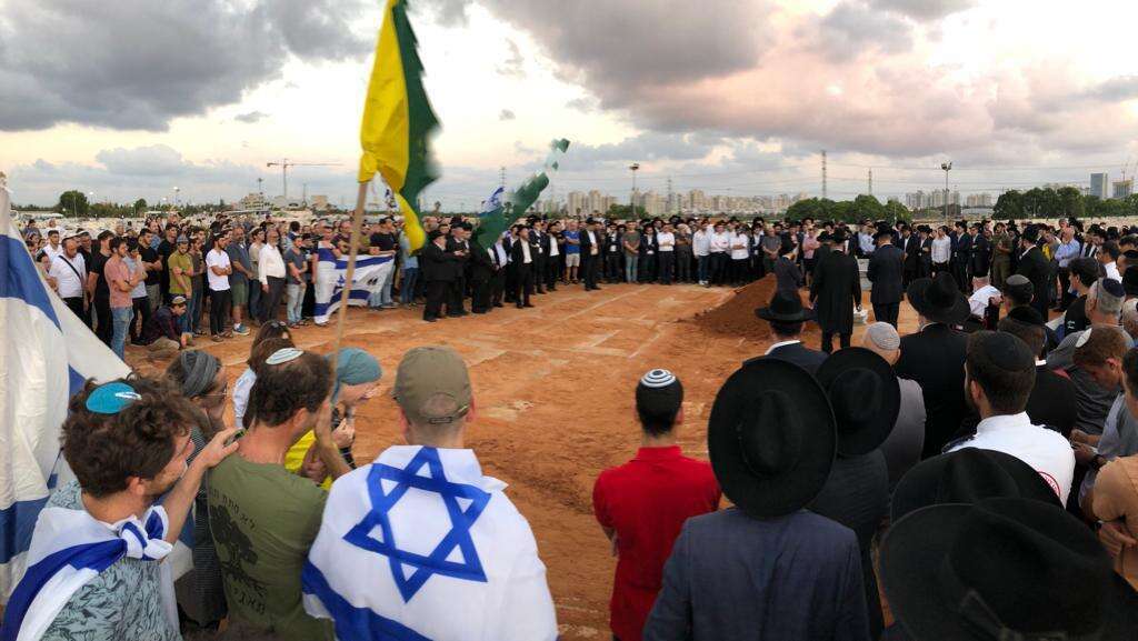 "לא לוויה צבאית אבל לוויה של עם ישראל". | ערן רוזיאביץ'