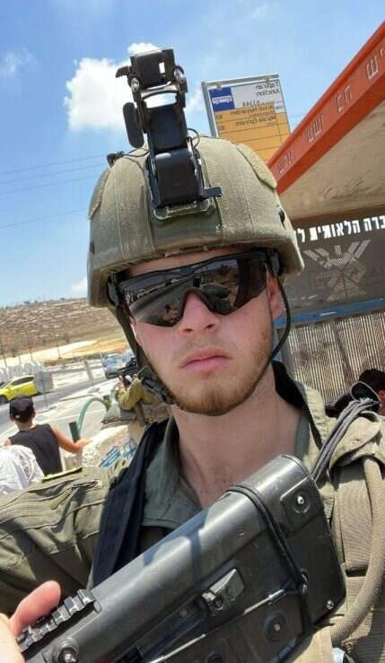 גולנצ'יק מורעל וגאה. תיעוד עצמי של דוד בפעילות. | באדיבות המשפחה