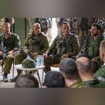 הרמטכ"ל הרצי הלוי בשיחה עם חיילי מילואים בעזה. | דו"צ