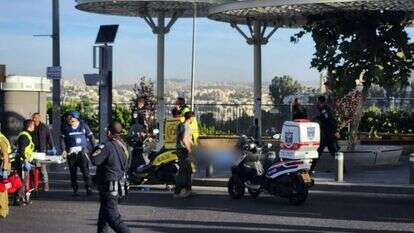 זירת הפיגוע בכניסה לירושלים, שבו נהרג יובל קסטלמן. | תיעוד מבצעי מד"א