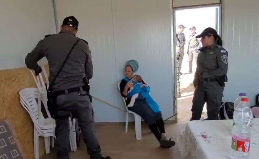 פינוי במצפה קדם בהר חברון. | מסך מתוך סרטון. לללא קרדיט