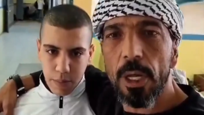 המחבל המשוחרר עם אביו, בסרטון שפרסם האב