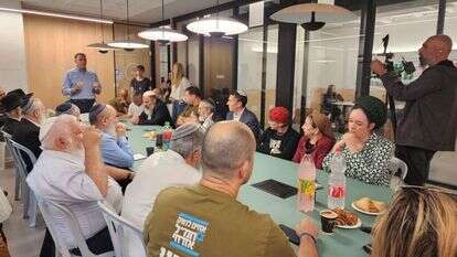 הפגישה שנערכה אתמול בין בכירי ארגון אחים לנשק ורבני הצינות הדתית. | החמ"ל האזרחי - אחים לנשק