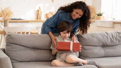 מתנה לחג לילדים. | שאטרסטוק