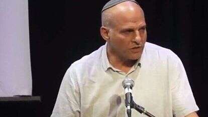 ראש מועצת קרית ארבע, אליהו ליבמן. | מסך מתוך שידור של מועצת גוש עציון