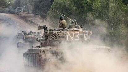 טנק ישראלי נכנס לרצועת עזה. | AFP