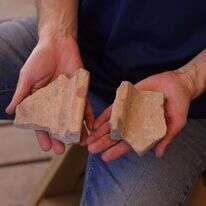 שברי הרעפים  שהתגלו בחפירה. | אליהו ינאי, עיר דוד