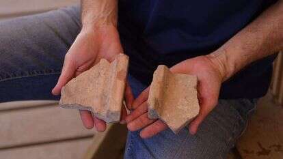 שברי הרעפים  שהתגלו בחפירה. | אליהו ינאי, עיר דוד