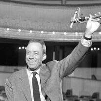 גדל בעוני רב והפך לסופר מפורסם. אלבר קאמי בתיאטרון אנטואן, 1959. | גטי אימג'ס