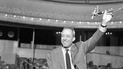 גדל בעוני רב והפך לסופר מפורסם. אלבר קאמי בתיאטרון אנטואן, 1959. | גטי אימג'ס