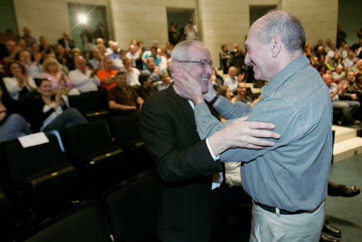 אהוד אולמרט ודן חלוץ, 2010. | מרקו, פלאש 90