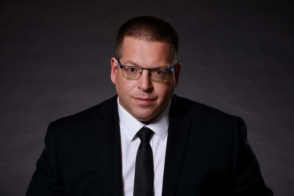 אייל בסרגליק. | אילן בשור