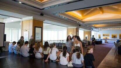 ילדי קיבוץ בארי במלון דיויד ים המלח. | לירון מולדובן