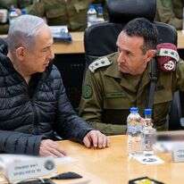 ראש הממשלה בנימין נתניהו והרמטכ"ל הרצי הלוי בפיקוד הצפון. | עמוס בן גרשום, לע"מ