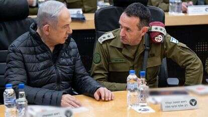 ראש הממשלה בנימין נתניהו והרמטכ"ל הרצי הלוי בפיקוד הצפון. | עמוס בן גרשום, לע"מ ראש הממשלה בנימין נתניהו והרמטכ"ל הרצי הלוי בפיקוד הצפון. | עמוס בן גרשום, לע"מ