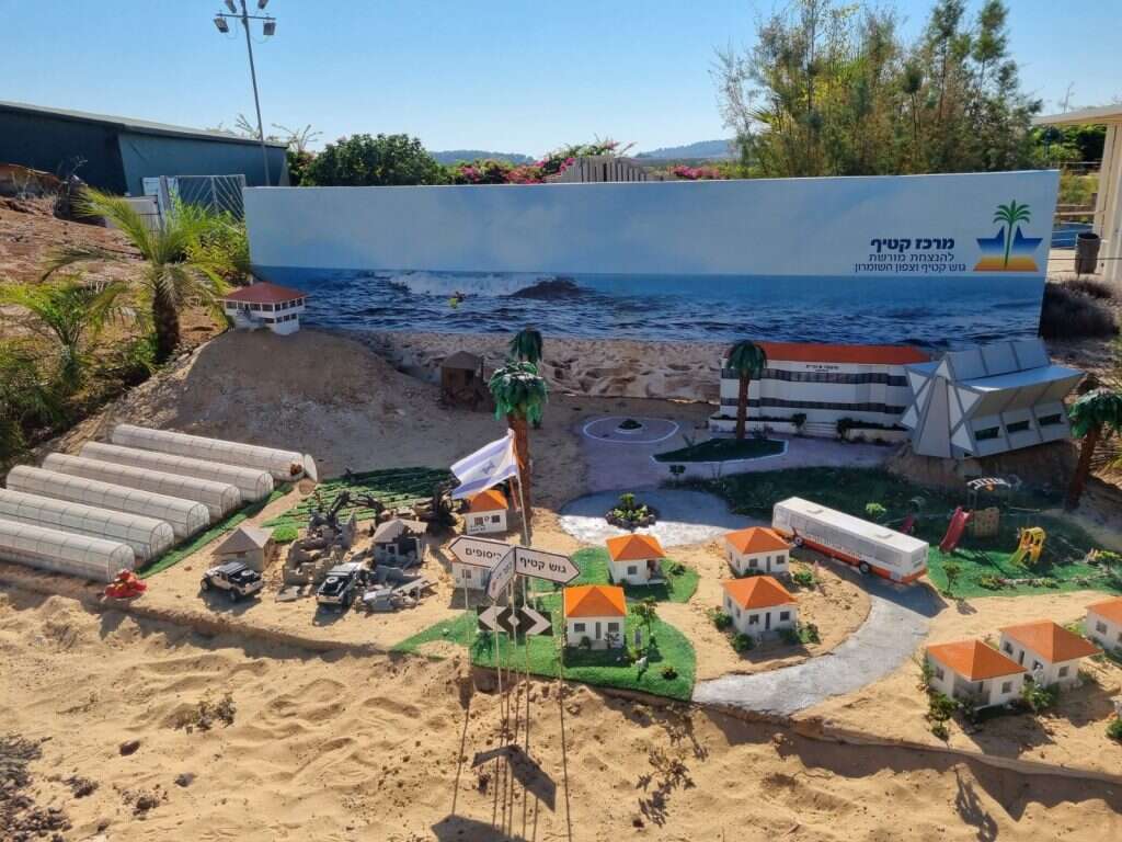 דגם גוש קטיף שיוצג במיני ישראל. | מוכי בטר