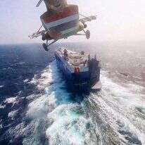 השתלטות כוחות חות'יים על האונייה גלאקסי לידר, שנמצאת בבעלות של איש העסקים רמי אונגר ( | Houthi Military Media/Handout via REUTERS)