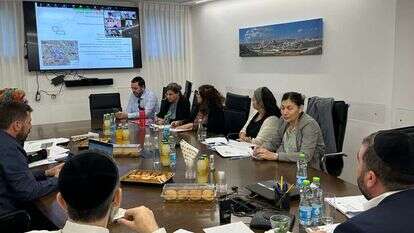 ישיבת משרד הפנים בנושא, הבוקר.