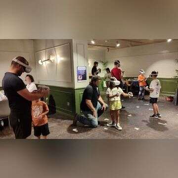 פעילות עם משקפי מציאות מדומה למפונים מהעוטף והצפון שמתאחרים בירושלים. | עיריית ירושלים