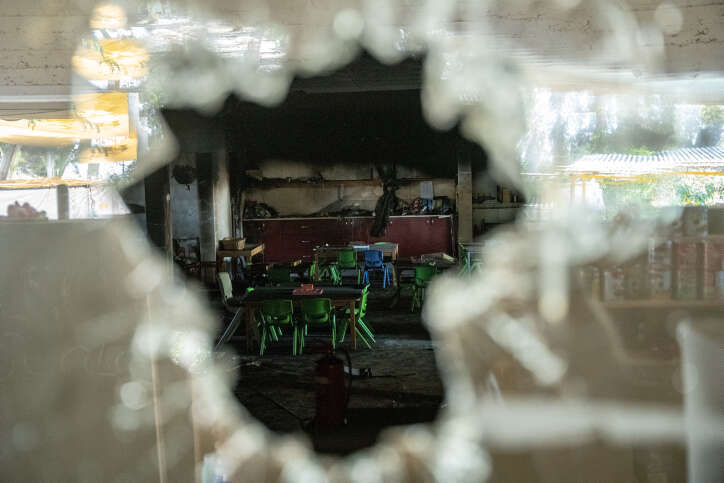 הרס שנגרם ע"י מחבלי חמאס לחדר האוכל בקיבוץ ניר עוז. | אריק מרמור, פלאש 90