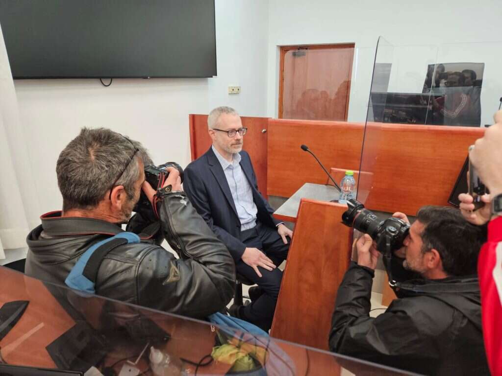 רן ברץ מעיד במשפט נתניהו בבית המשפט המחוזי בירושלים. | שילה פריד