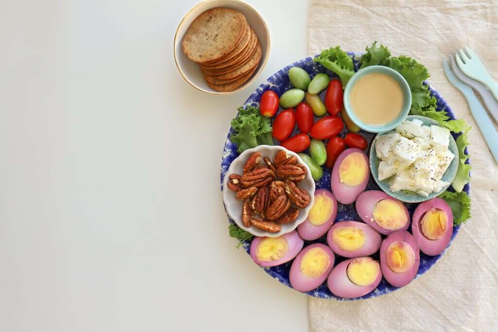 ביצים בסלק. | אפרת ליכטנשטט