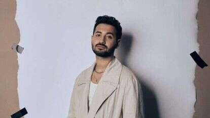 יגל אושרי. | שילת מזרחי. ע. צלמת: בתשבע סימן–טוב, איפור ושיער: דניאלה בר–דוד