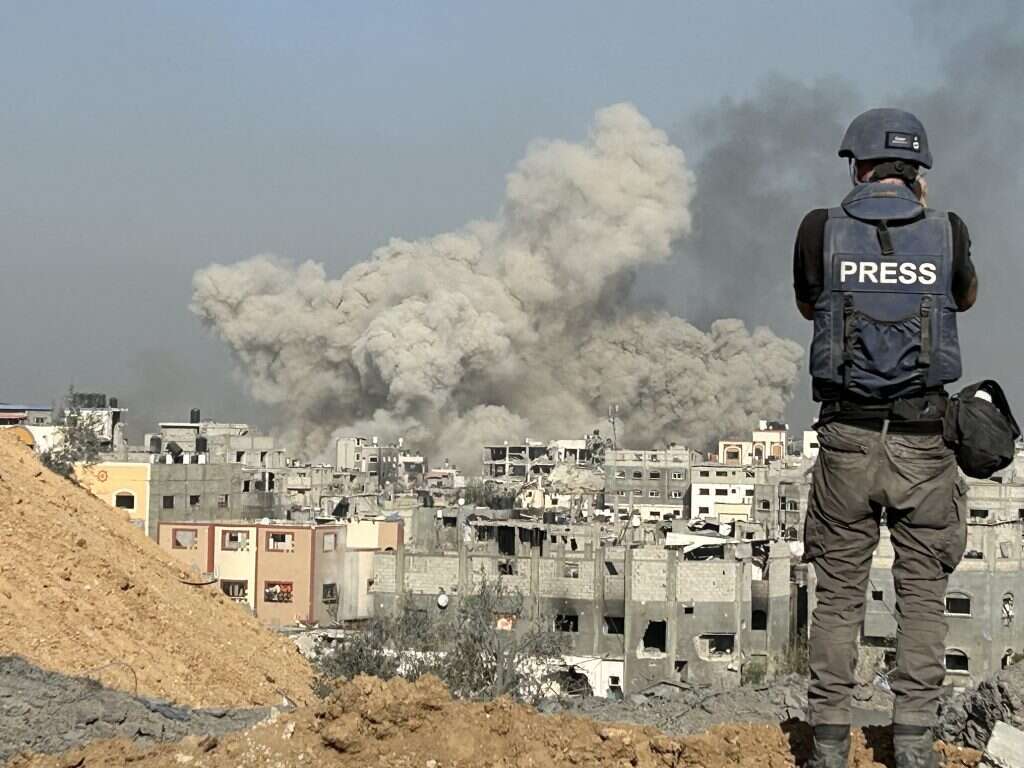 לכבוד תושבי נחל־עוז. פיצוץ בית הספר אמצע חנוכה, אחת ומשהו בצהריים. שמש הפח"עי. | חגי סגל לכבוד תושבי נחל־עוז. פיצוץ בית הספר אמצע חנוכה, אחת ומשהו בצהריים. שמש הפח"עי. | חגי סגל