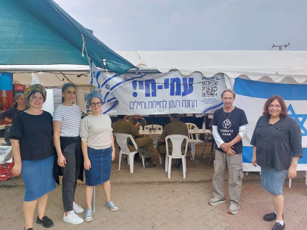 תחנת עמיחי בכניסה למושב מבקיעים. | אלישיב רייכנר