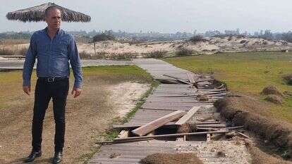 רביבו בחוף זיקים ההרוס | אלישיב רייכנר