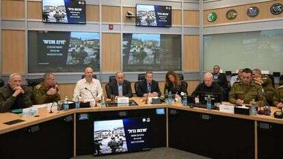 נתניהו בקבינט המלחמה. | עמוס בן גרשום לע"מ