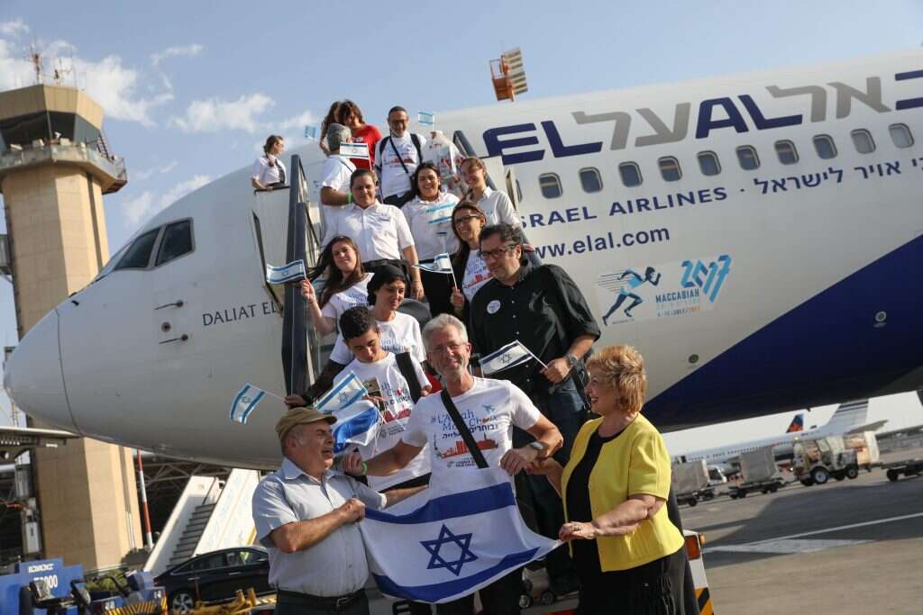 עולים מצרפת נוחתים בנתב"ג. | נתי שוחט, פלאש 90