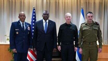 מימין לשמאל: הרמטכ"ל הרצי הלוי, שר הבטחון יואב גלנט, מזכיר ההגנה האמריקני לויד אוסטין ויו"ר המטות המשולבים האמריקני צ'רלס בראון. | אריאל חרמוני, משרד הביטחון