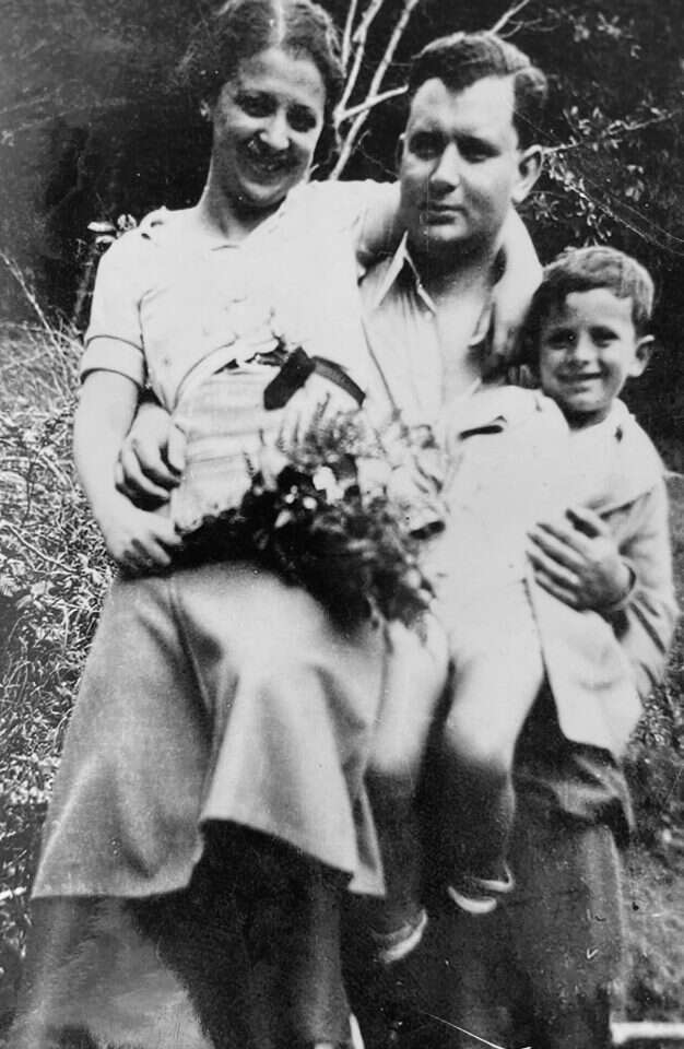 סצ'ובצה, 1933. אירנה, סולומון ואלכסנדר בן החמש . | באדיבות המחבר