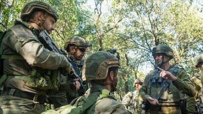 הרמטכ"ל הרצי הלוי בגבול הצפון עם לוחמי מילואים. | דובר צה"ל