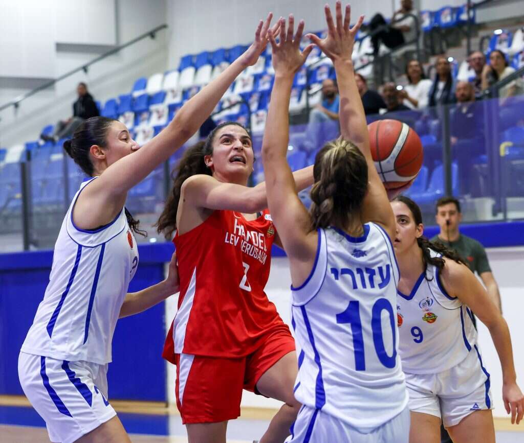 "לעשות דברים באופן שונה". לב ירושלים נגד הפועל פתח–תקווה/ | דני מרון "לעשות דברים באופן שונה". לב ירושלים נגד הפועל פתח–תקווה/ | דני מרון