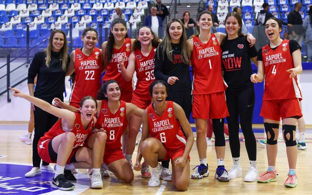 תשתית למצוינות בספורט. הקבוצה עם המאמנת לימור פלג. | דני מרון תשתית למצוינות בספורט. הקבוצה עם המאמנת לימור פלג. | דני מרון